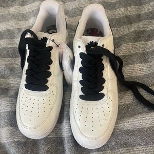 Nike Air Force 1 Low
G-Dragon Peaceminusone Para-Noise 2.0